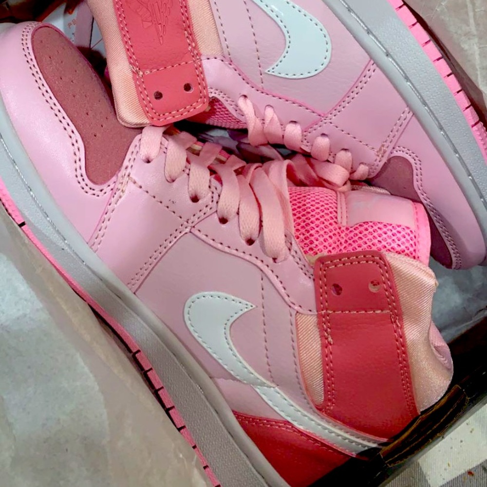 women’s nike air jordan 1s